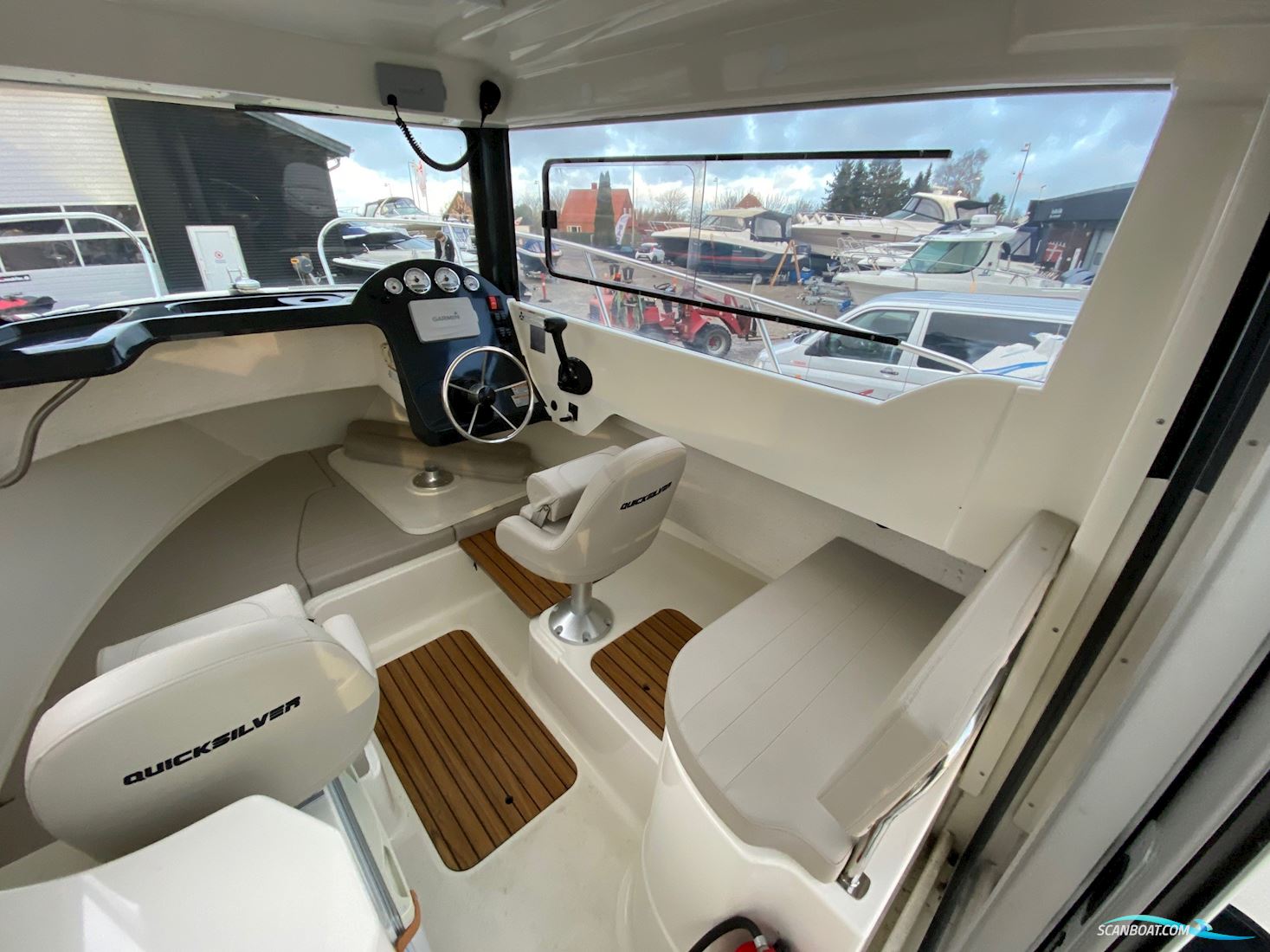 Quicksilver 675 Pilothouse