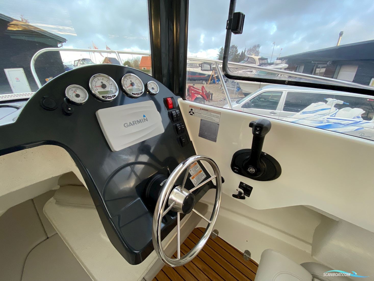 Quicksilver 675 Pilothouse