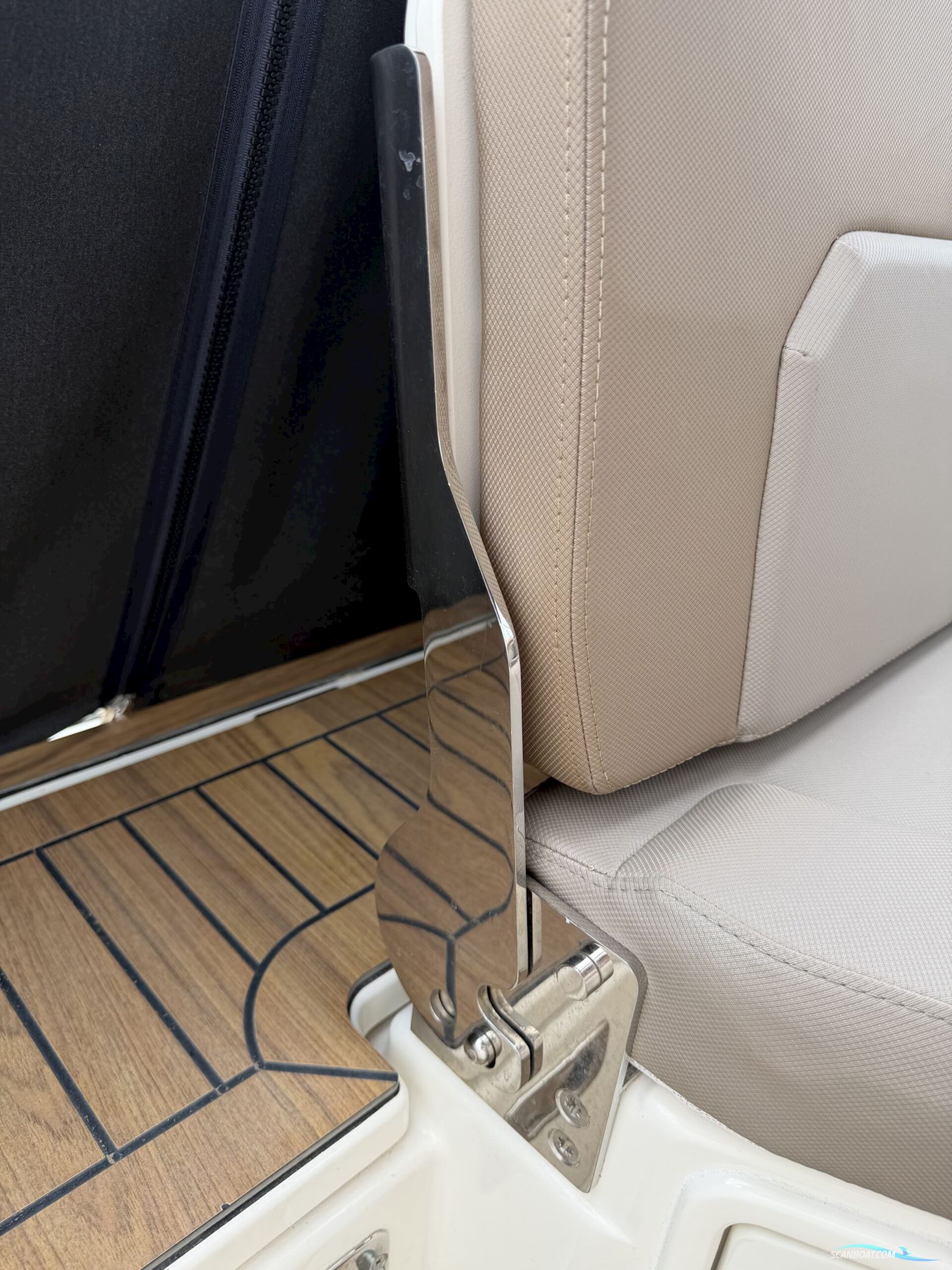 Quicksilver 755 Activ Cruiser, Nedsat