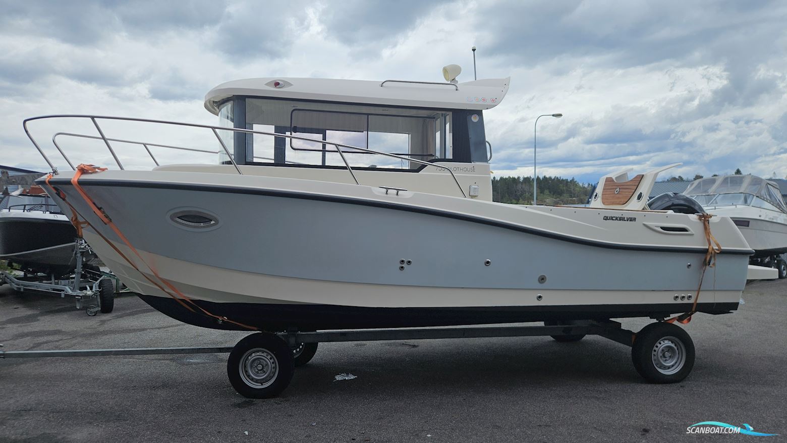 Quicksilver 755 Pilothouse