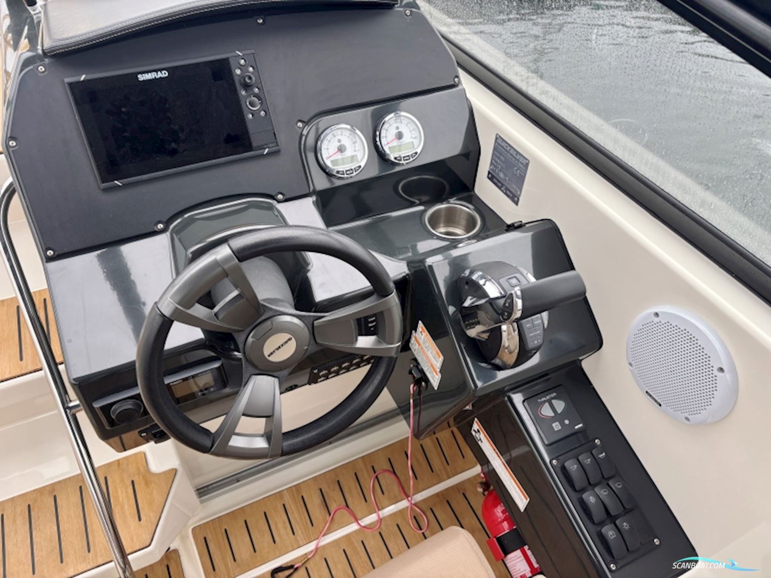 Quicksilver 805 Activ Daycruiser