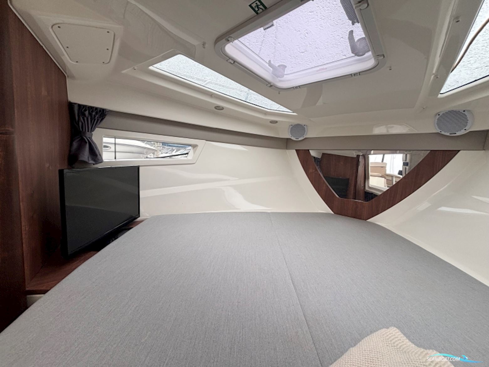 Quicksilver 805 Activ Daycruiser