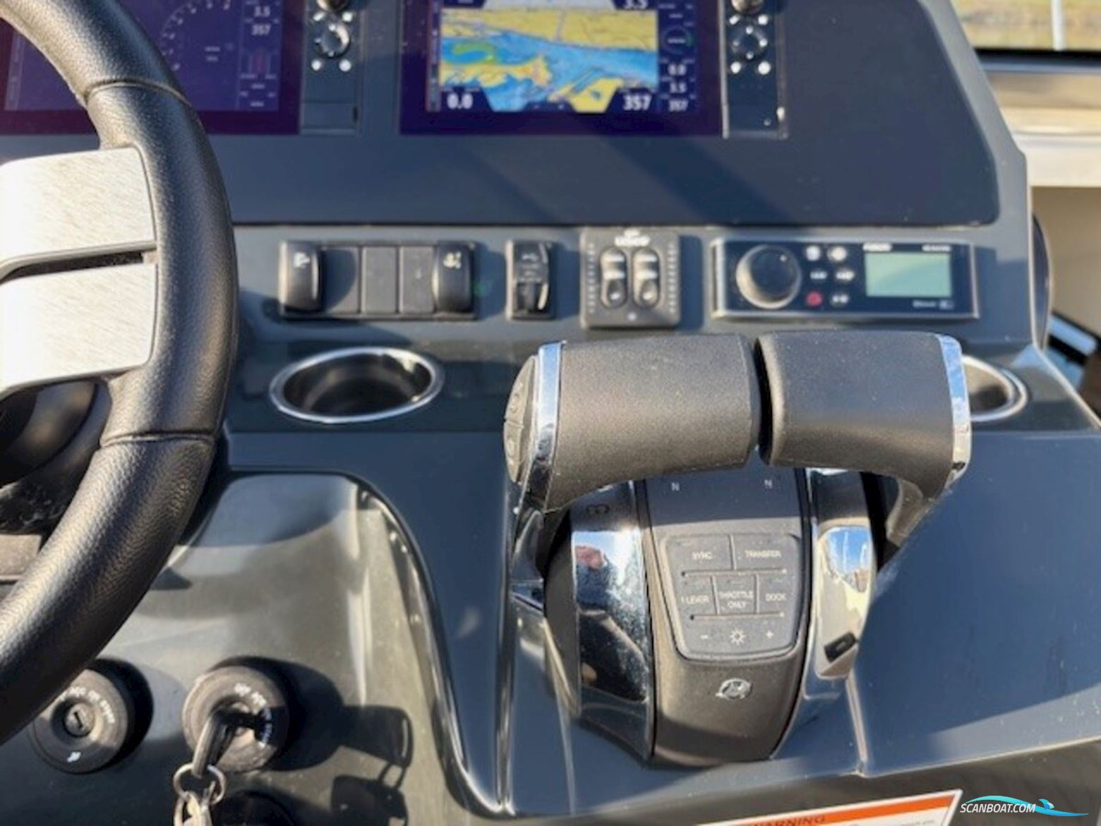 Quicksilver 875 Sundeck Active