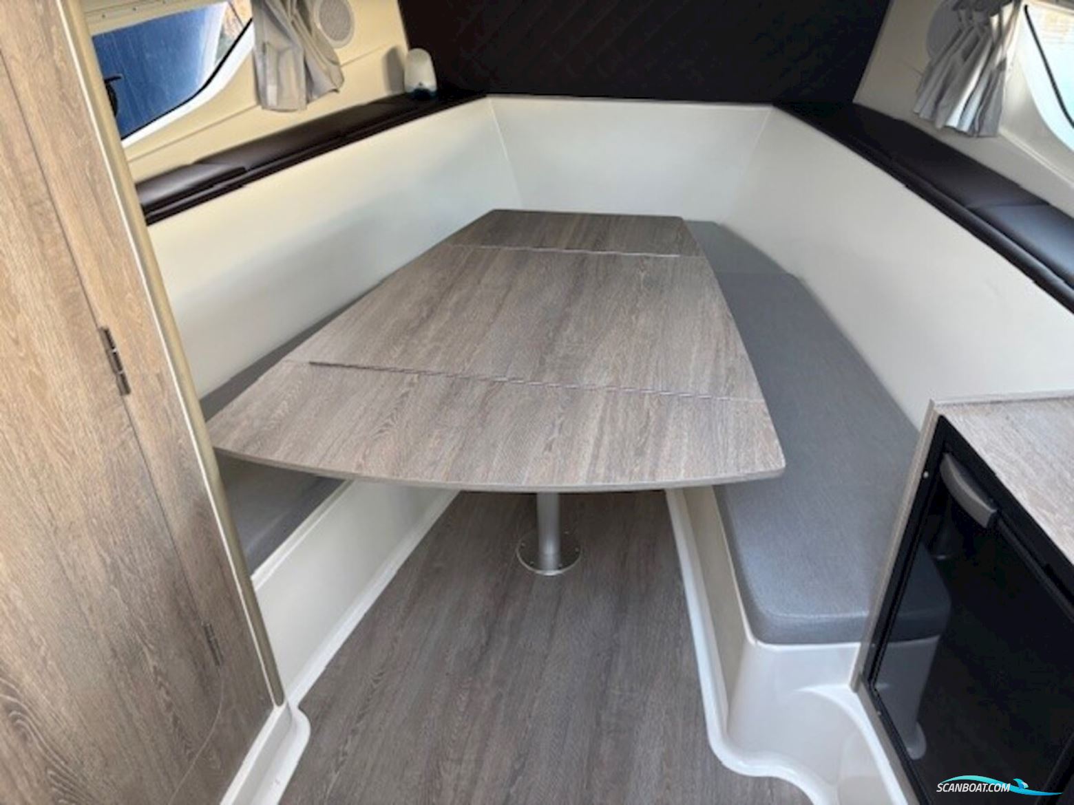 Quicksilver 875 Sundeck Active