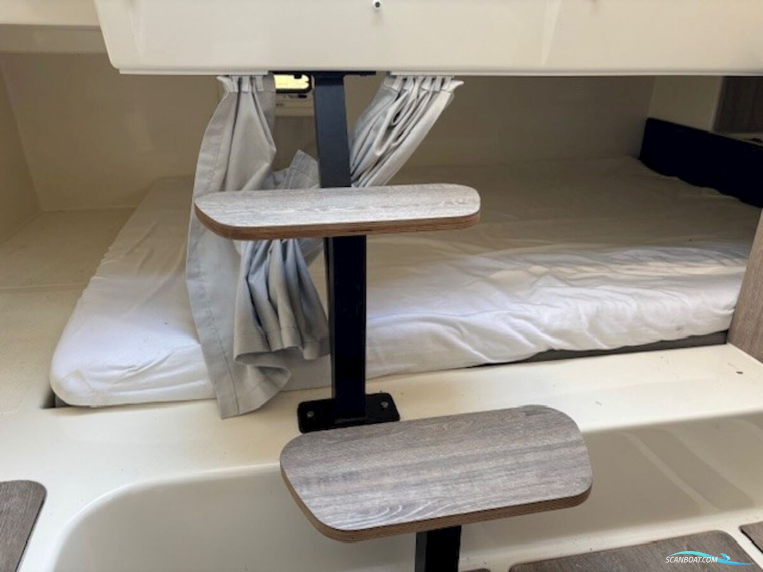 Quicksilver 875 Sundeck Active