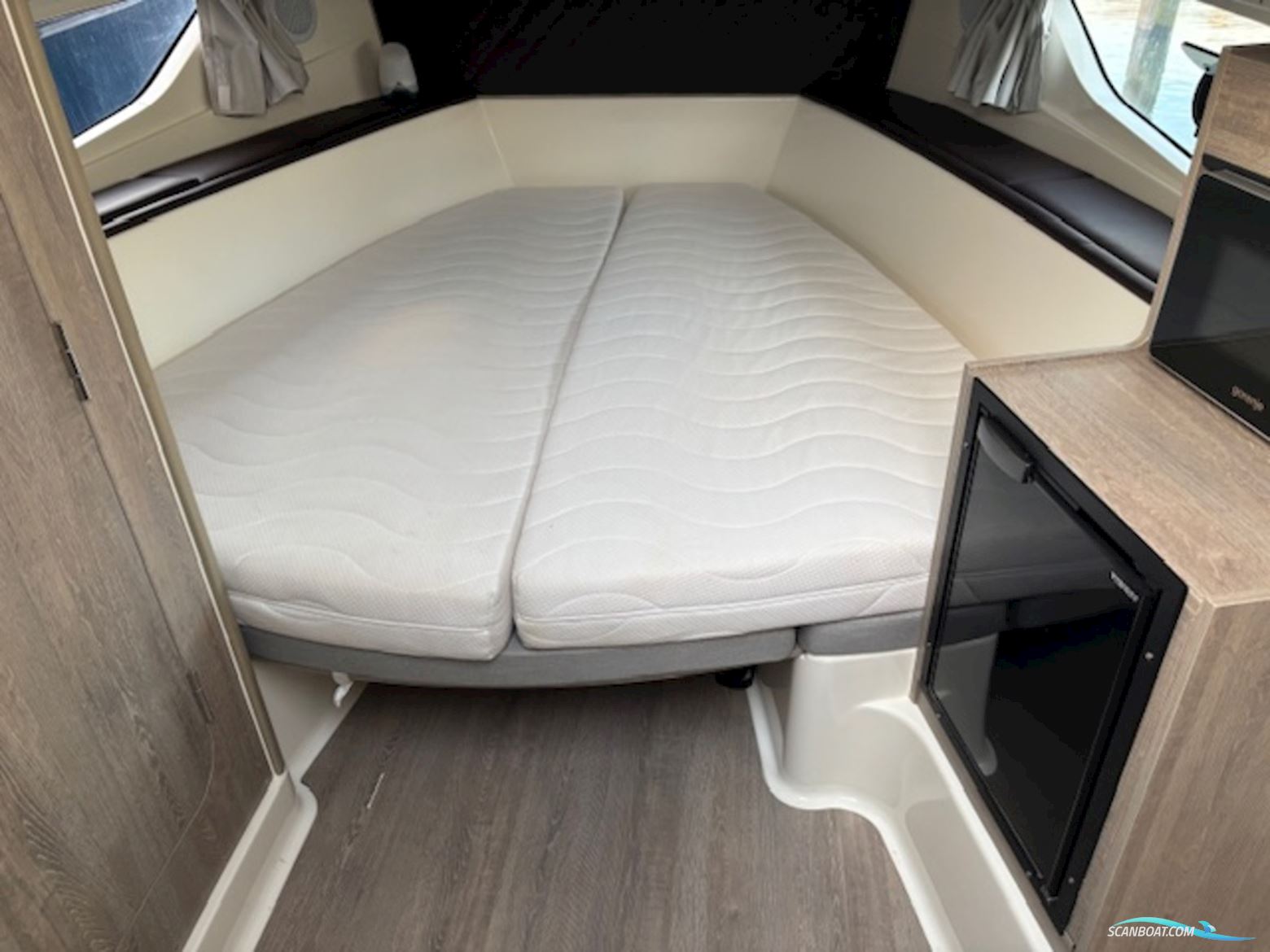 Quicksilver 875 Sundeck Active