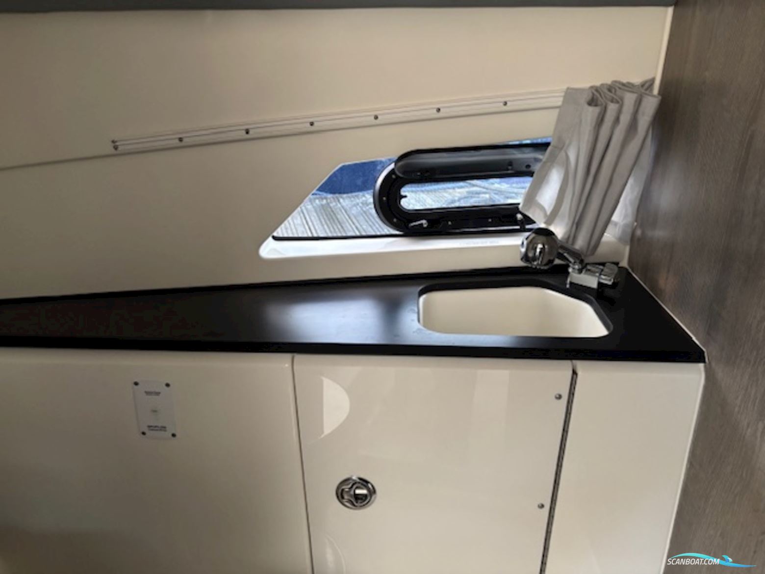 Quicksilver 875 Sundeck Active