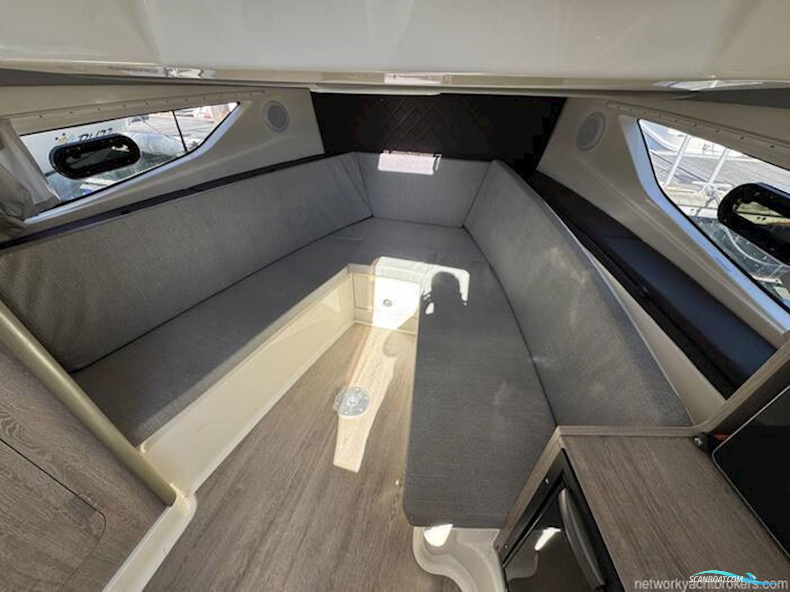 Quicksilver 875 Sundeck