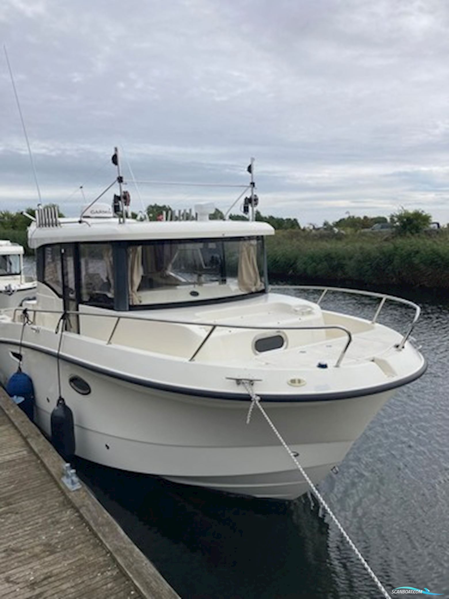 Quicksilver 905 pilothouse (twin 225)