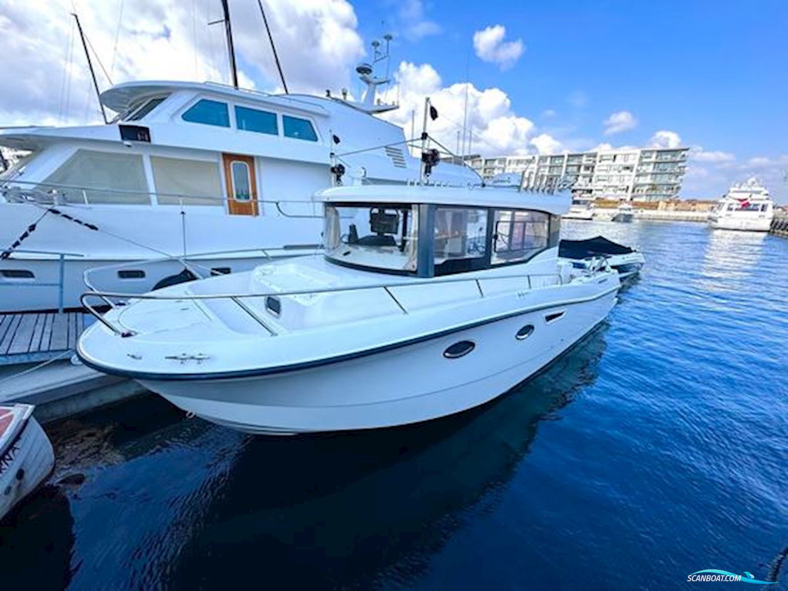 Quicksilver 905 pilothouse (twin 225)