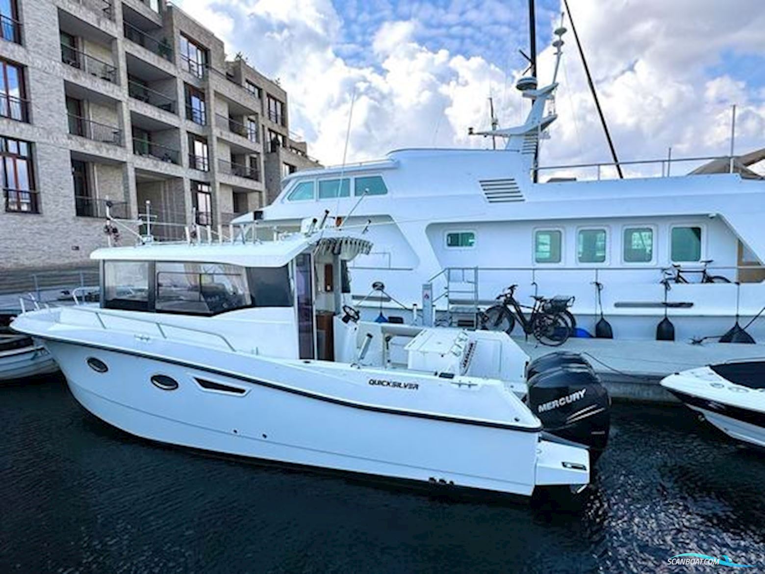 Quicksilver 905 pilothouse (twin 225)