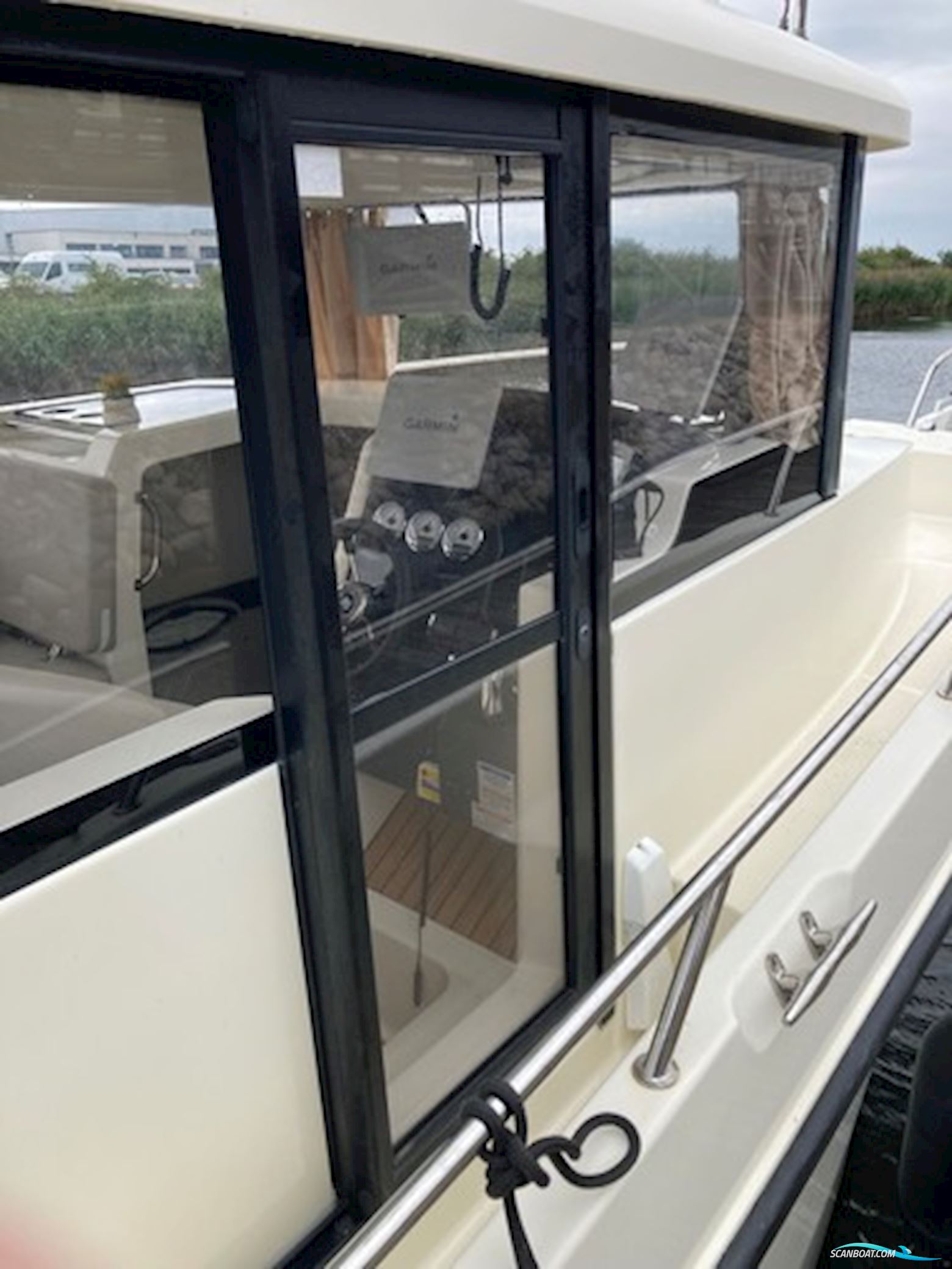 Quicksilver 905 pilothouse (twin 225)