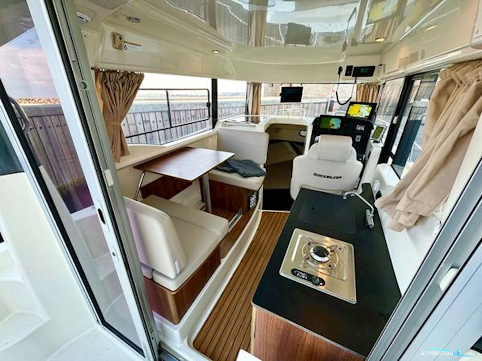 Quicksilver 905 pilothouse (twin 225)