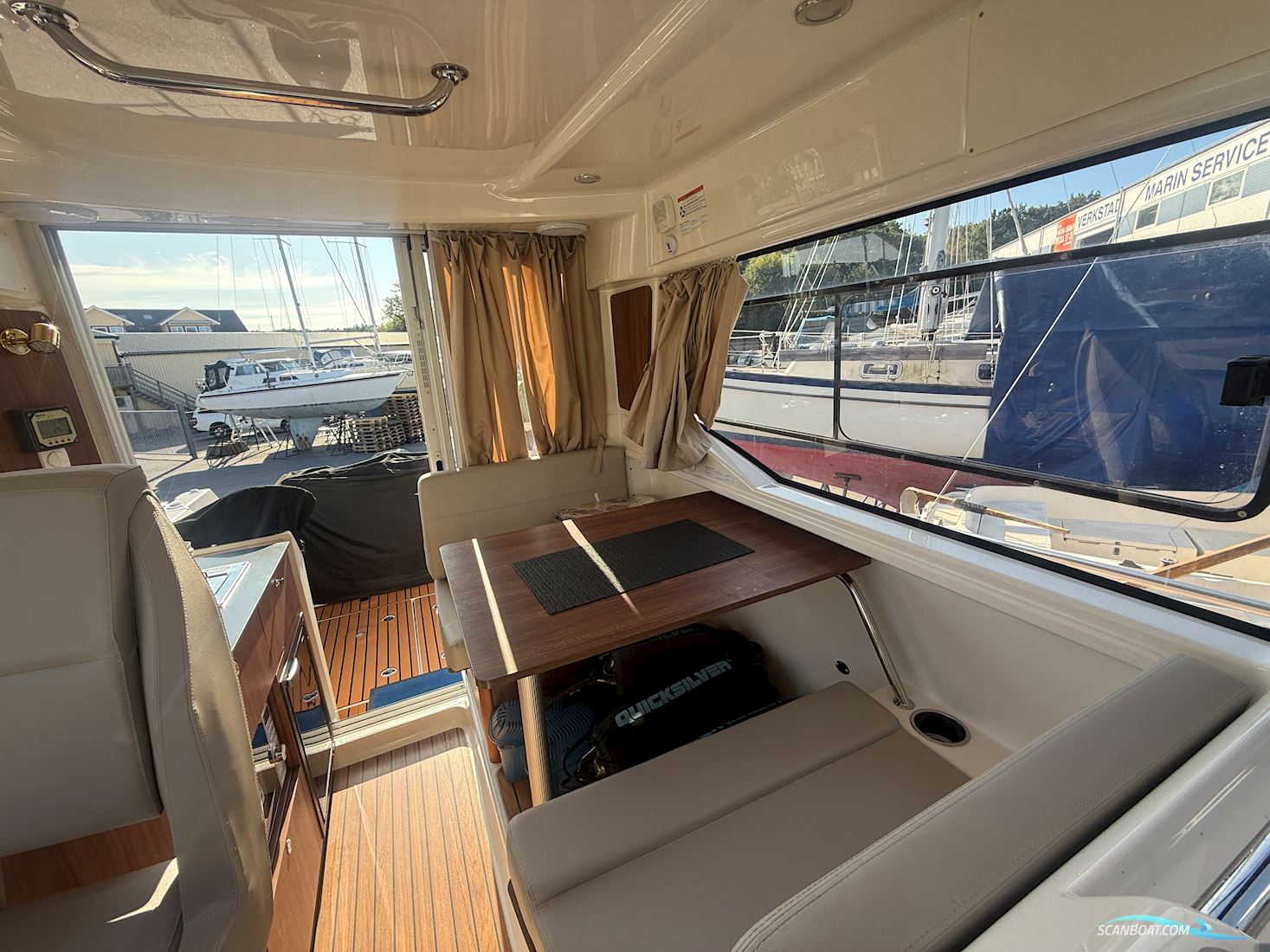Quicksilver 905 Pilothouse
