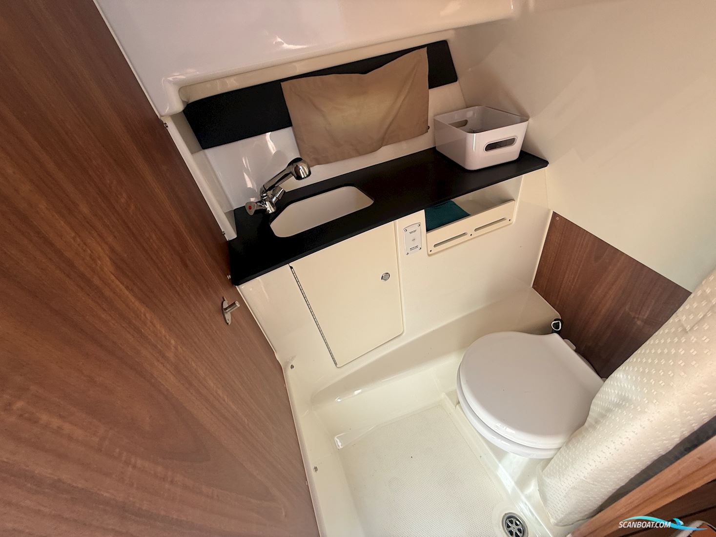 Quicksilver 905 Pilothouse