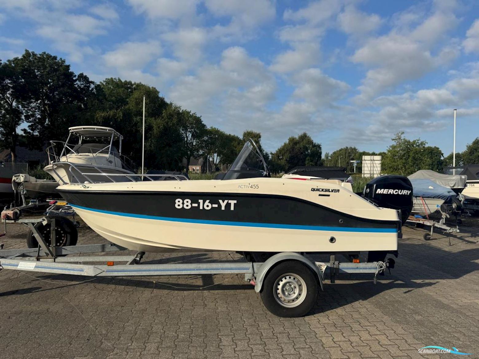 Quicksilver Activ 455 Open
