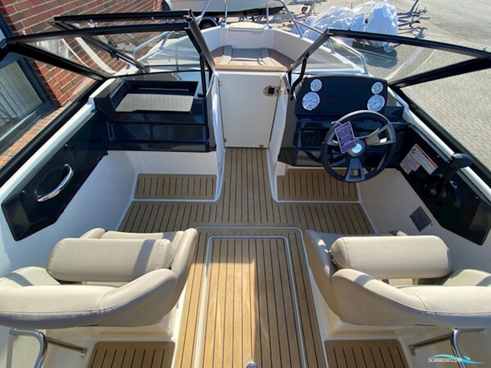 Quicksilver Activ 555 Bowrider m/Mercury F115 hk EFI 4-takt - SOLGT !