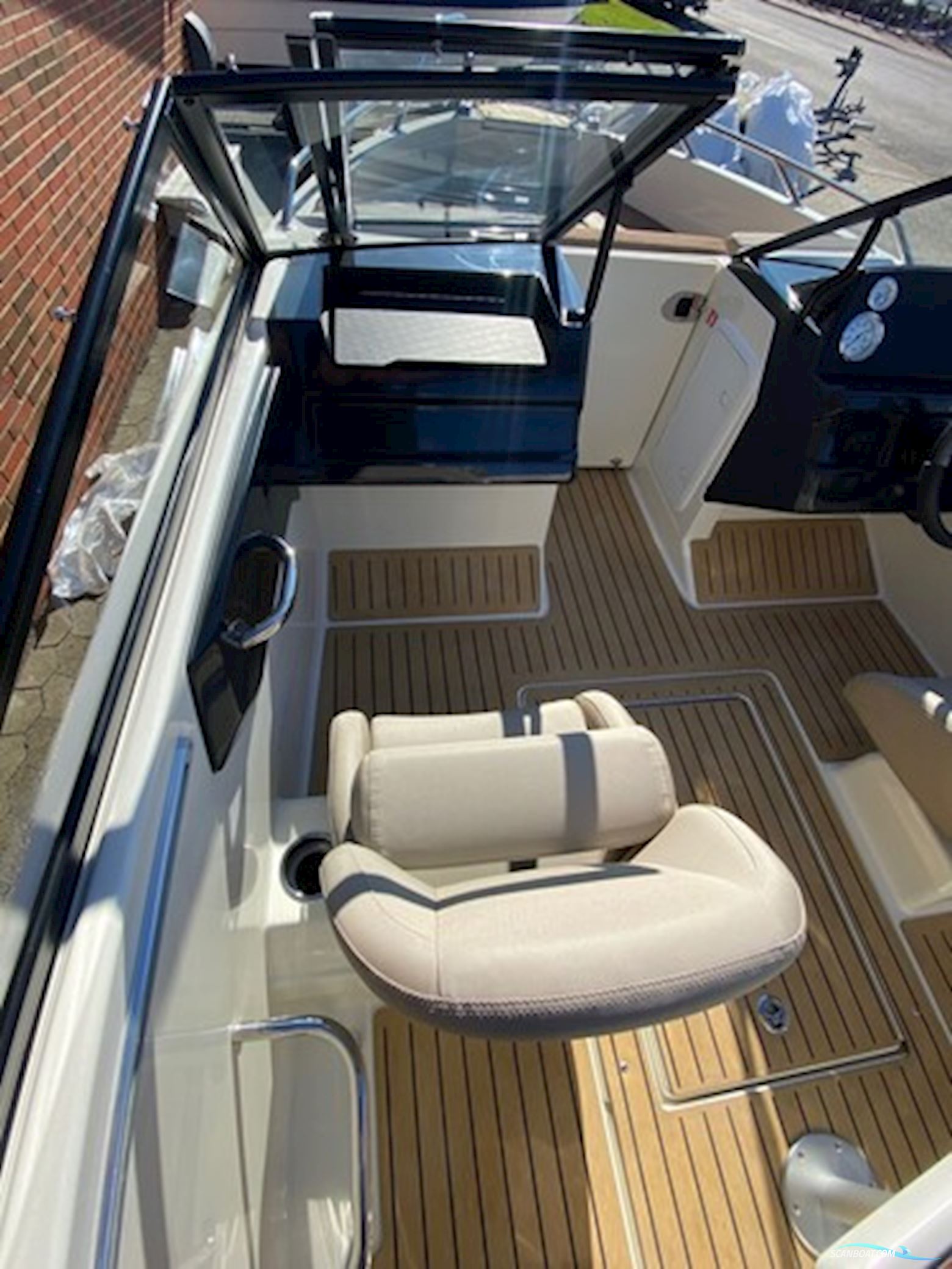 Quicksilver Activ 555 Bowrider m/Mercury F115 hk EFI 4-takt - SOLGT !