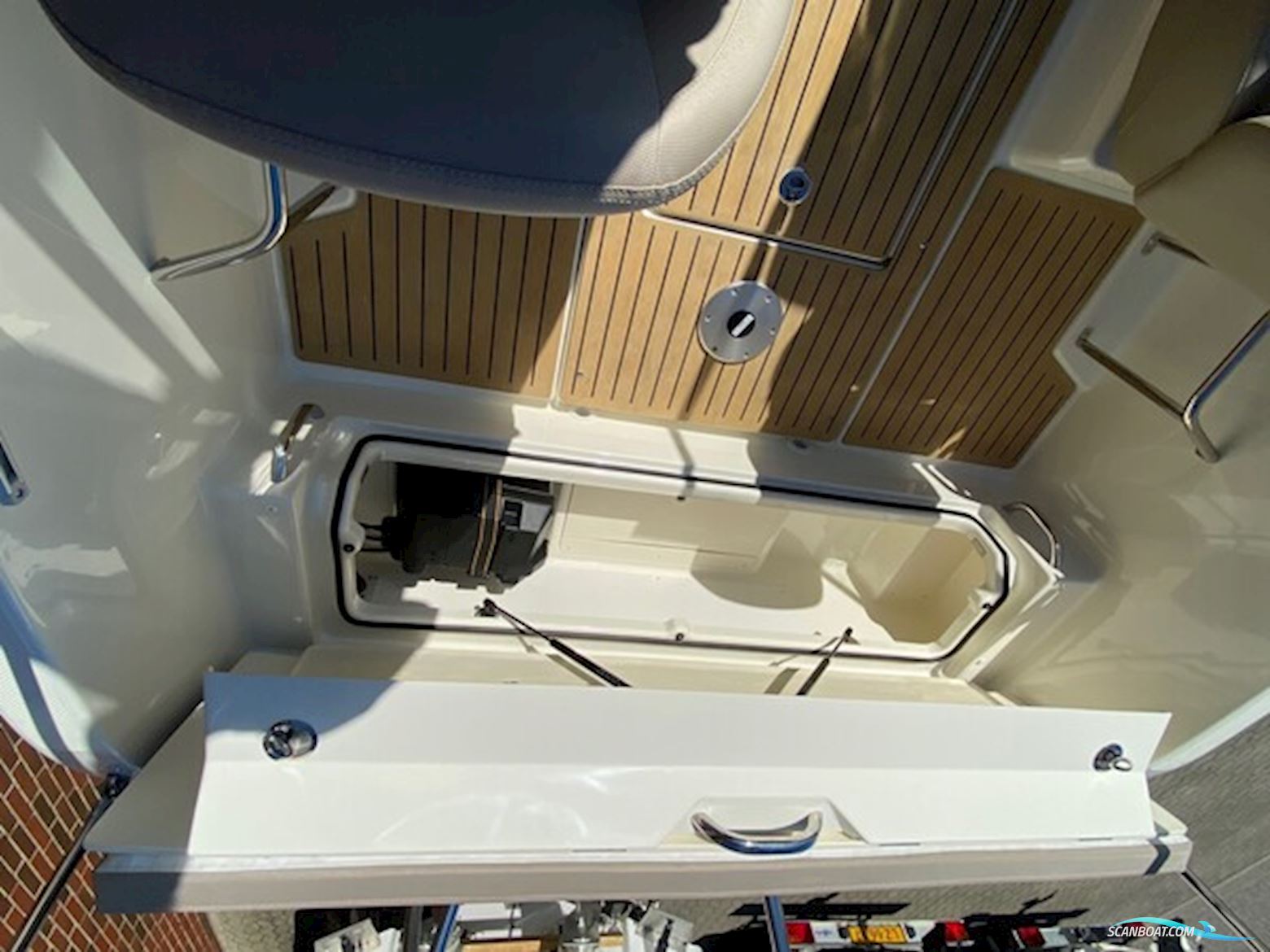 Quicksilver Activ 555 Bowrider m/Mercury F80 hk EFI 4-takt - NEDSAT PÅSKEPRIS !