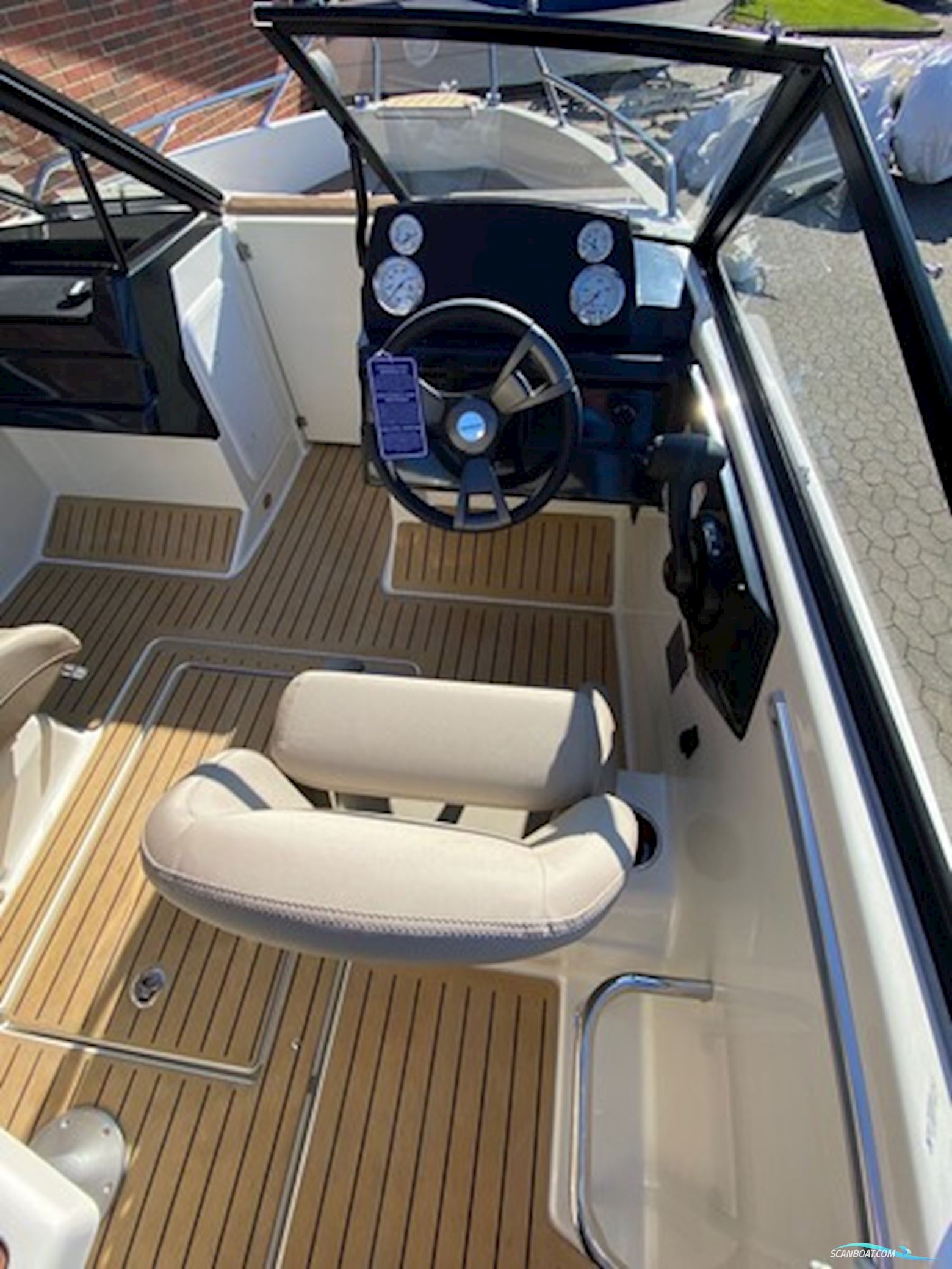 Quicksilver Activ 555 Bowrider m/Mercury F80 hk EFI 4-takt - NEDSAT PÅSKEPRIS !