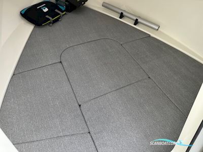 Quicksilver Activ 555 Cabin med 100 hk Mercury-EFI 4 takt 2,1L - med flot udstyr Motorboat 2025, Denmark