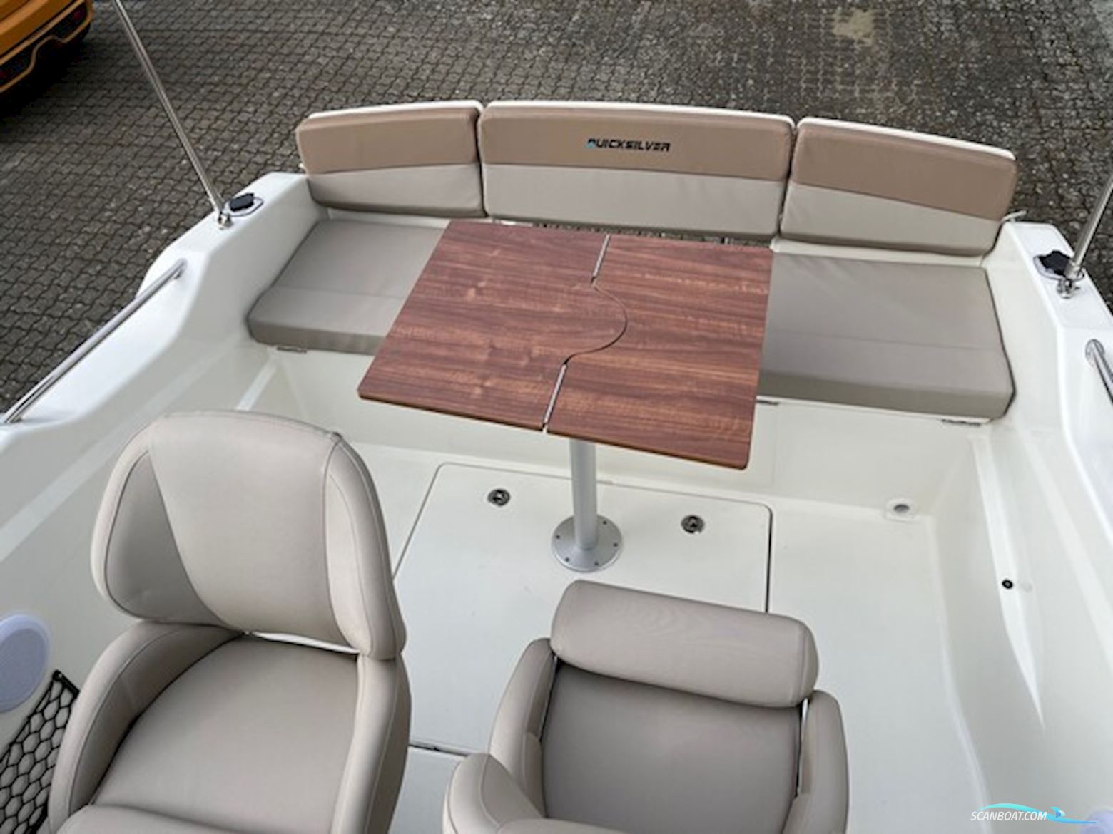 Quicksilver Activ 555 Cabin med 100 hk Mercury-EFI 4 takt 2,1L - med flot udstyr