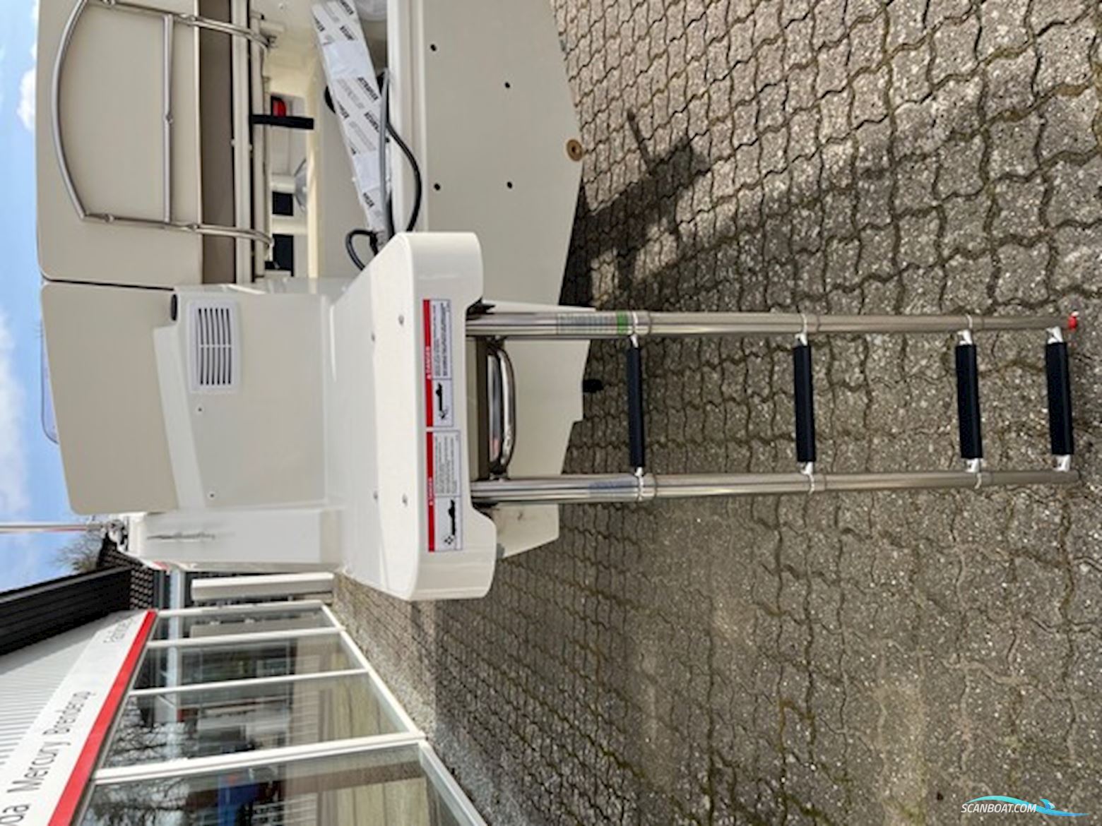 Quicksilver Activ 555 Cabin med 100 hk Mercury-EFI 4 takt 2,1L - med flot udstyr