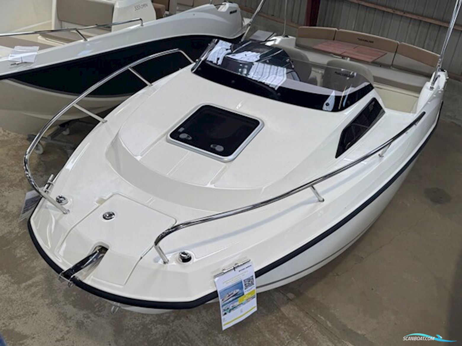 Quicksilver Activ 555 Cabin med 100 hk Mercury-EFI 4 takt 2,1L - med flot udstyr