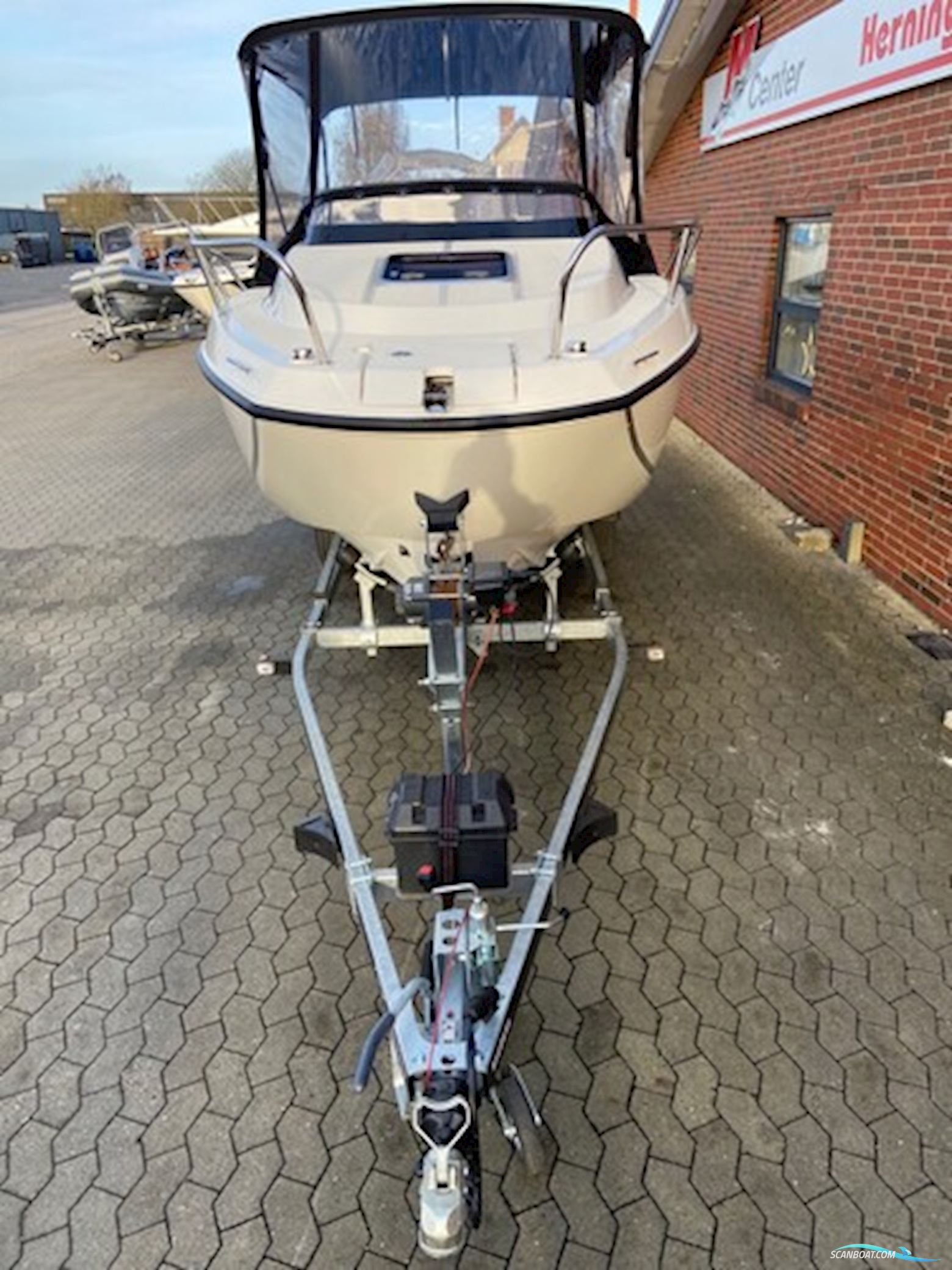 Quicksilver Activ 555 Cabin m/Mercury F115 hk og Brenderup trailer