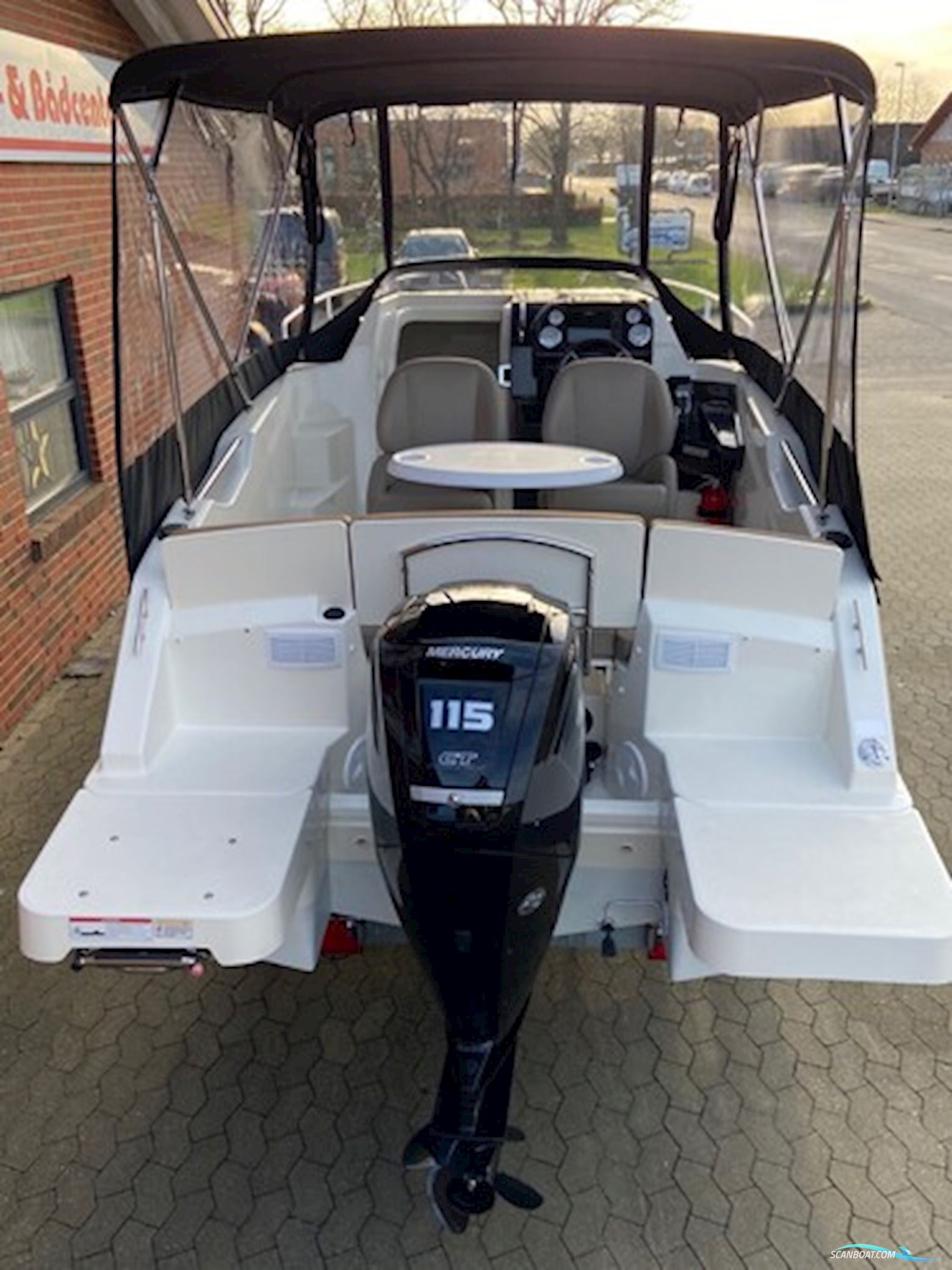 Quicksilver Activ 555 Cabin m/Mercury F115 hk og Brenderup trailer