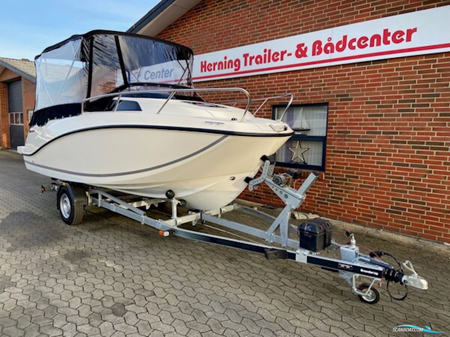Quicksilver Activ 555 Cabin m/Mercury F115 hk og Brenderup Trailer
