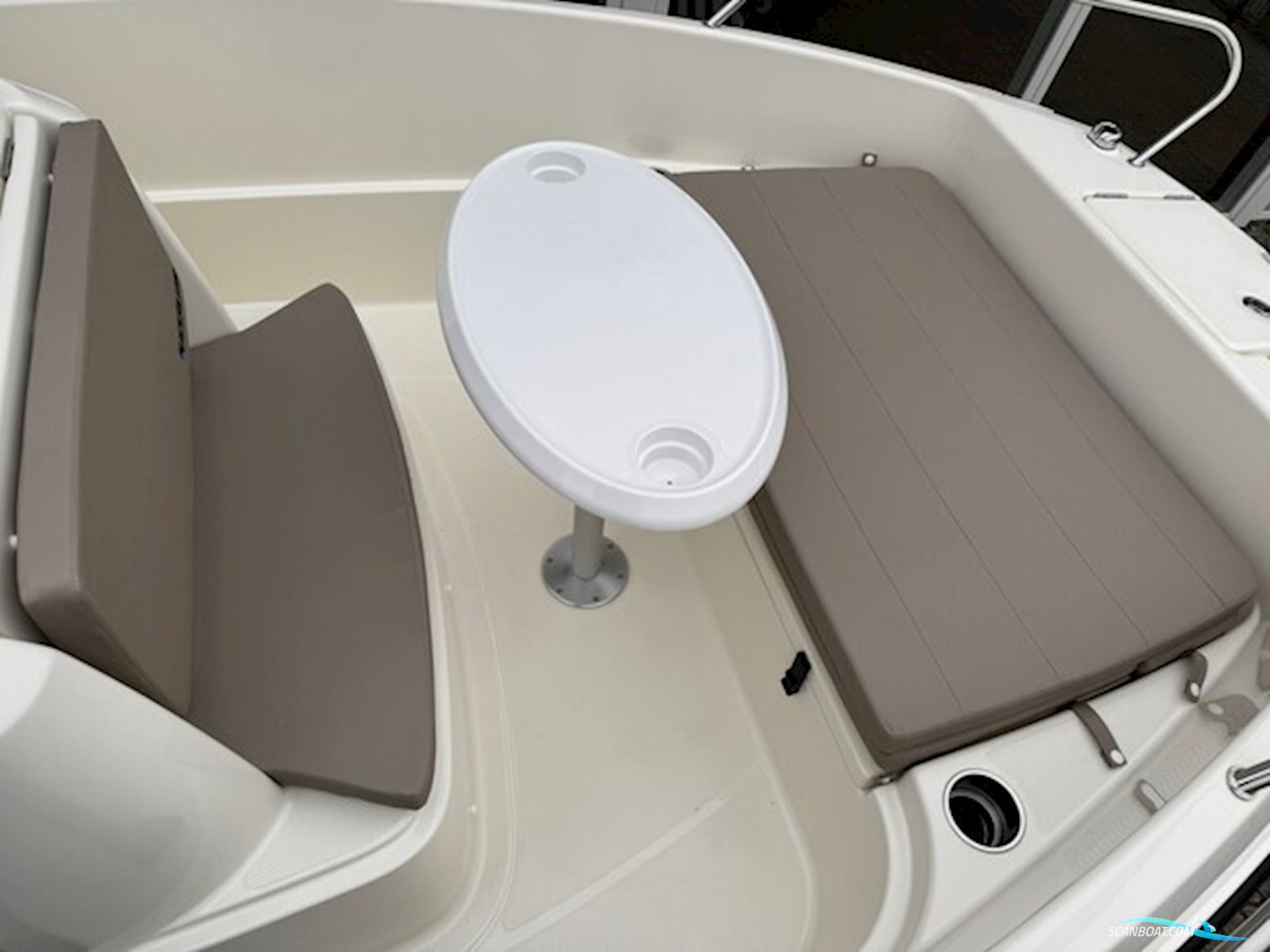 Quicksilver Activ 555 Open Med 100 hk Mercury-Efi CT 4 Takt Med Flot Udstyr