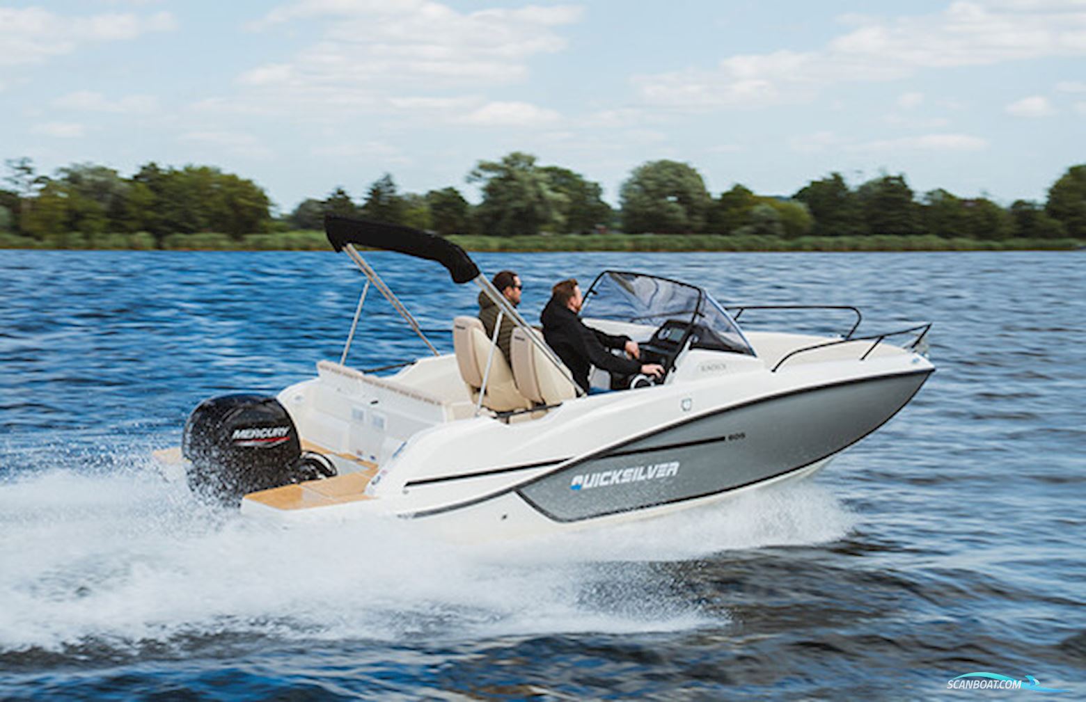 Quicksilver Activ 605 Sundeck Legacy Med F150 Mercury XL 3,0L Cold Fusion White