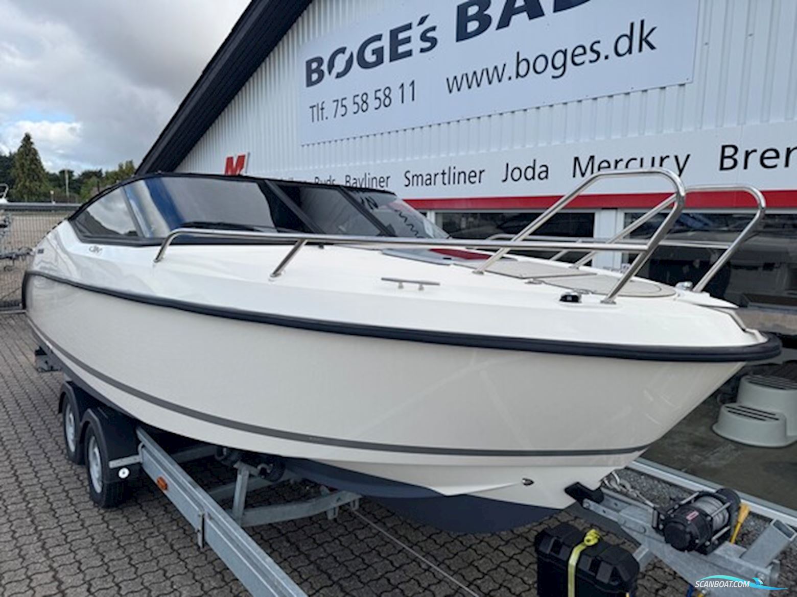 Quicksilver Activ 645 Cruiser med F115 hk Mercury-EFI 4 takt 2,1L XL og Variant Ocean 2000 bådtrailer med el-spil