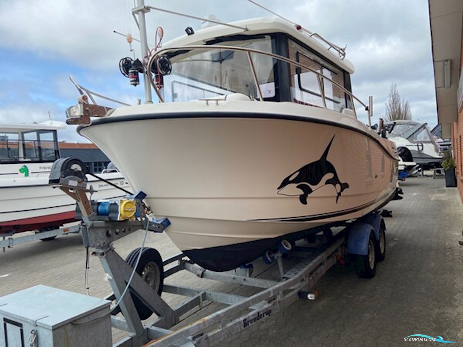 Quicksilver Activ 675 Pilothouse m/Mercury F200 hk Verado og Brenderup trailer