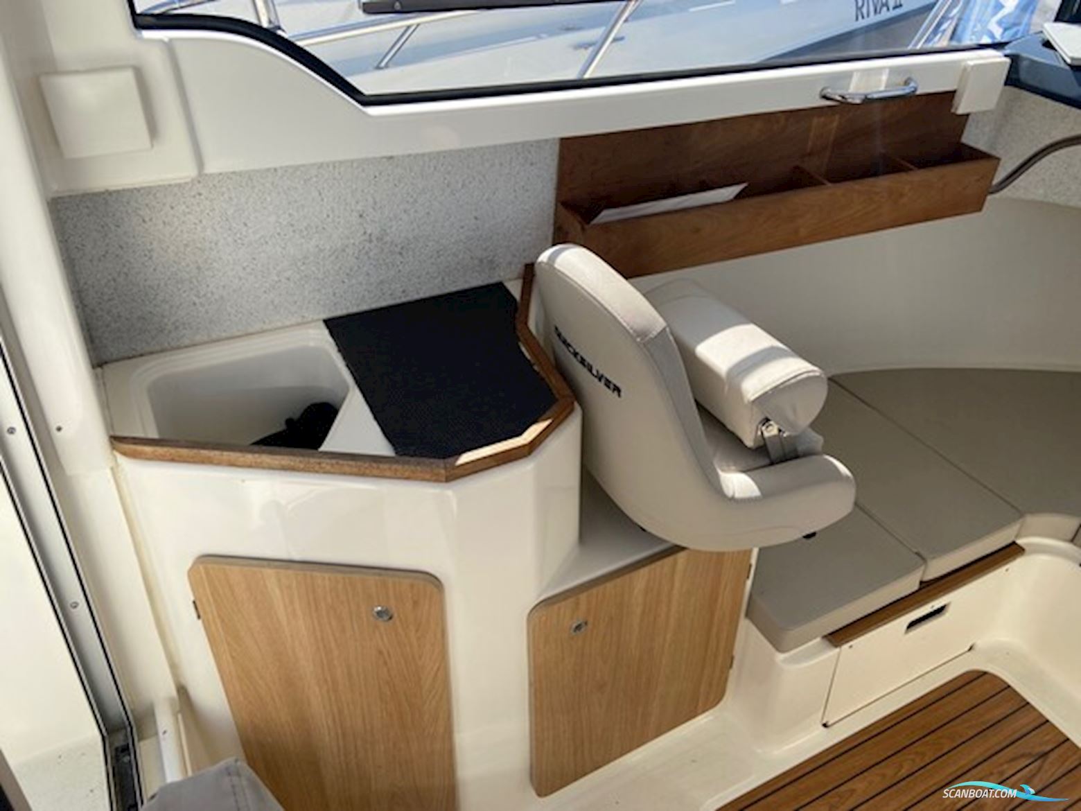 Quicksilver Activ 675 Pilothouse m/Mercury F200 hk Verado og Brenderup trailer