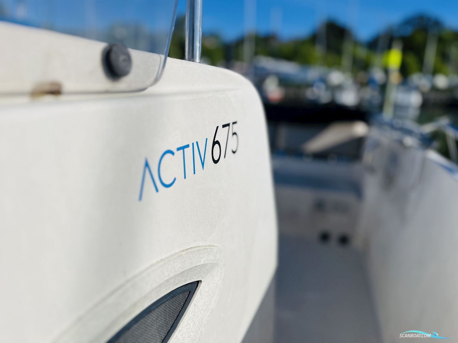 Quicksilver Activ 675 Sundeck