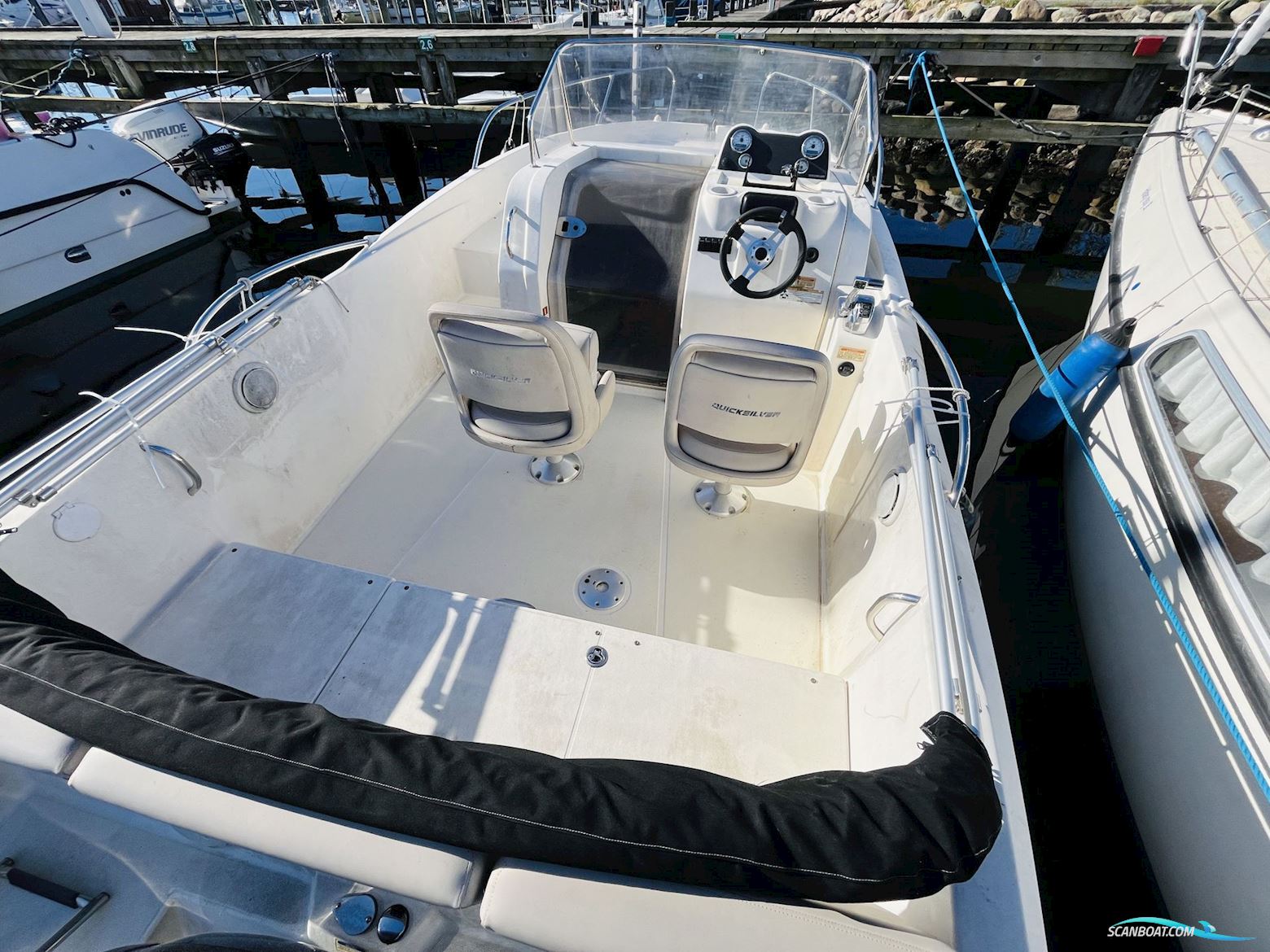 Quicksilver Activ 675 Sundeck