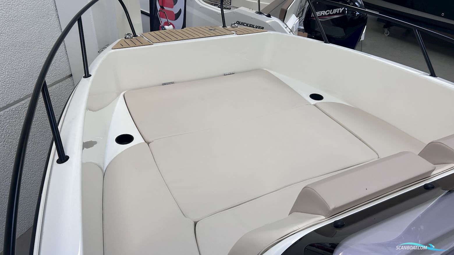 Quicksilver Activ 705 Open