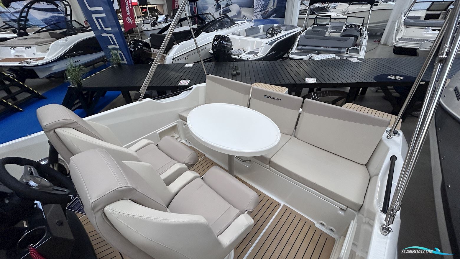 Quicksilver Activ 705 Open