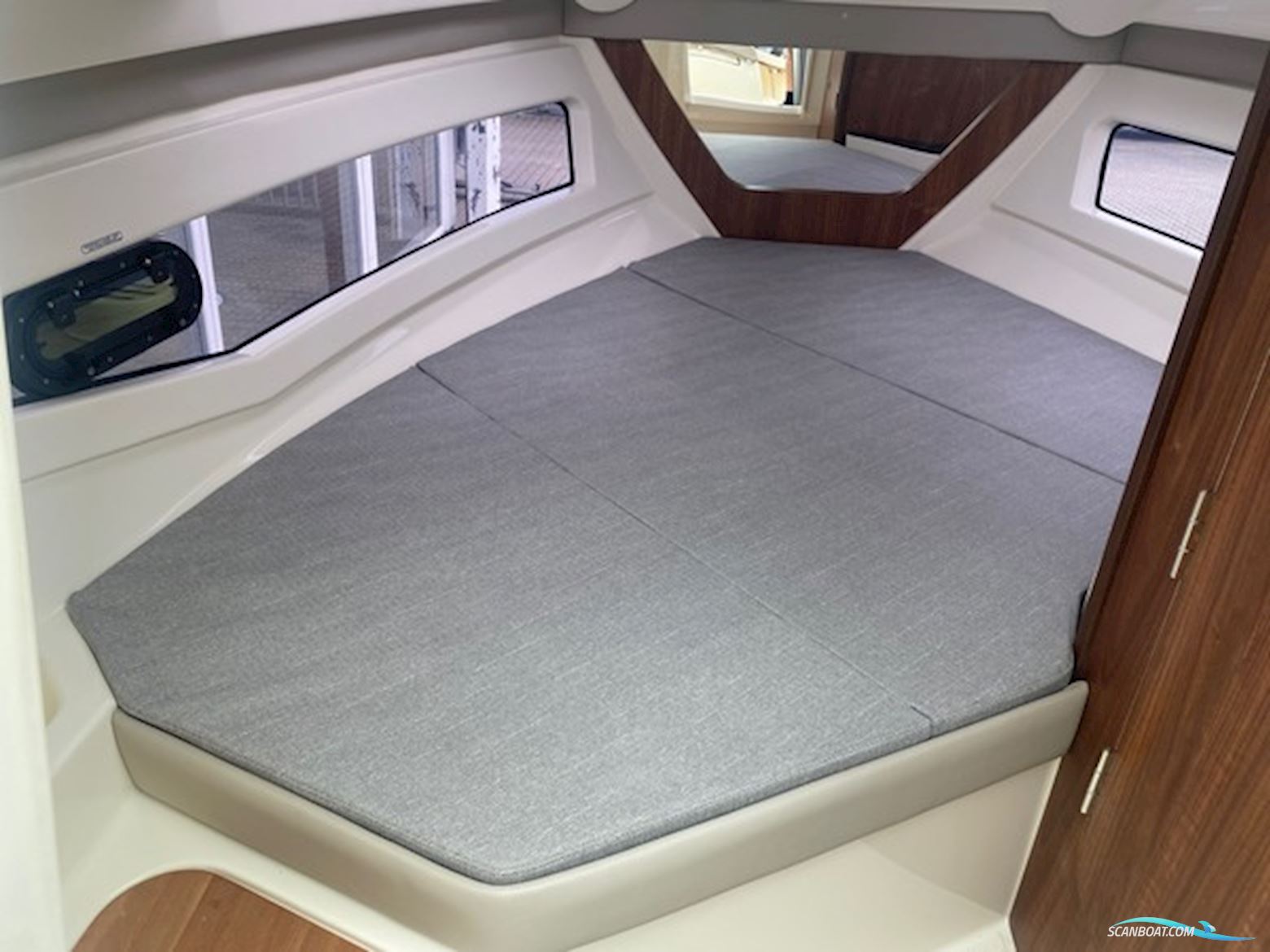 Quicksilver Activ 755 Cruiser Med F225 Mercury-Efi 4 Takt XL V6 - Inkl Udstyr