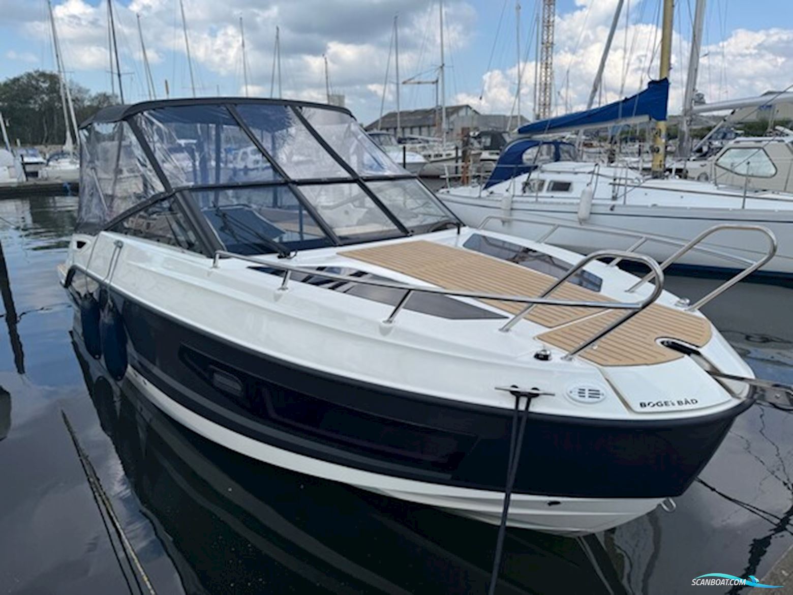 Quicksilver Activ 755 Cruiser Med F225 Mercury-Efi 4 Takt XL V6 - Inkl Udstyr