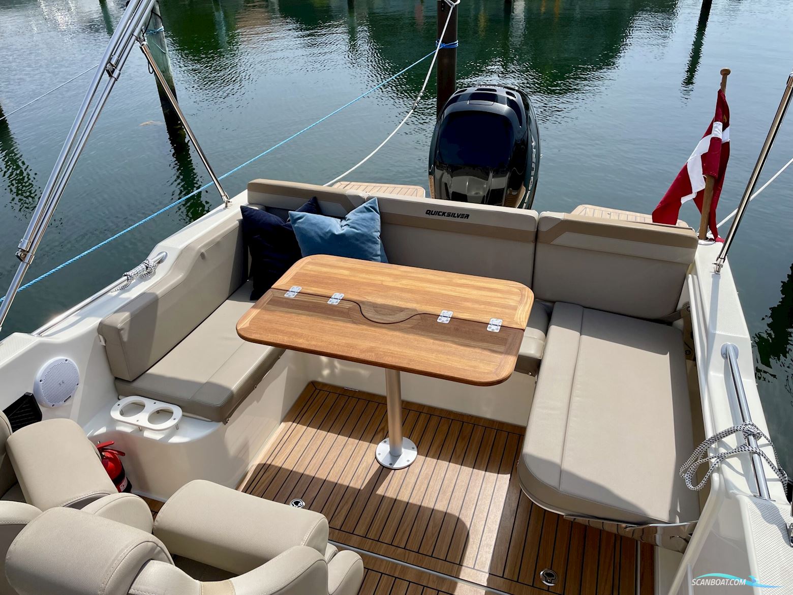 Quicksilver Activ 755 Sundeck