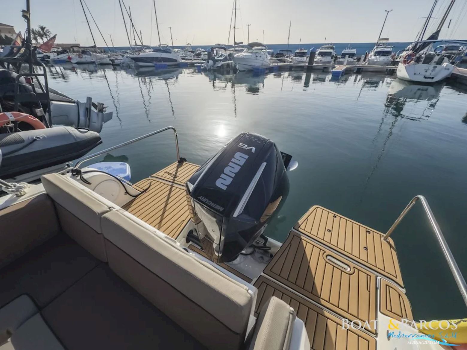 Quicksilver Activ 755 Sundeck