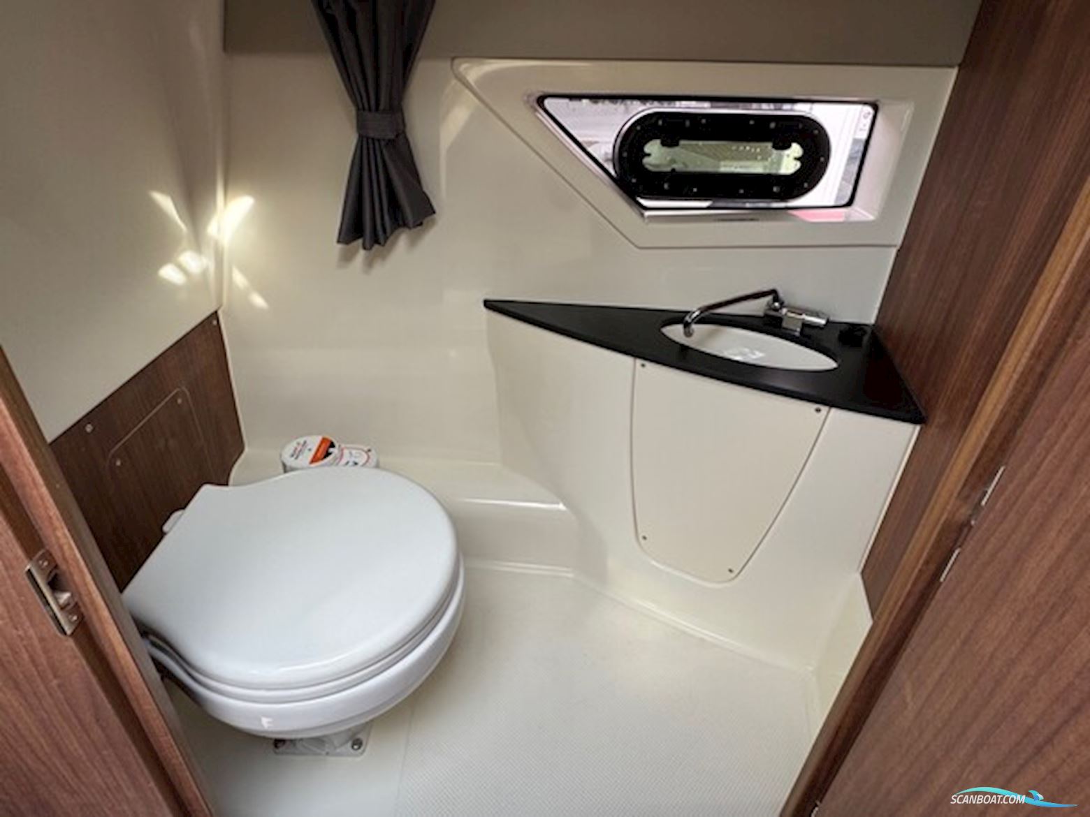 Quicksilver Activ 805 Cruiser med F300 Mercury Verado AM DS 4,6L V8 - Anvisningssalg