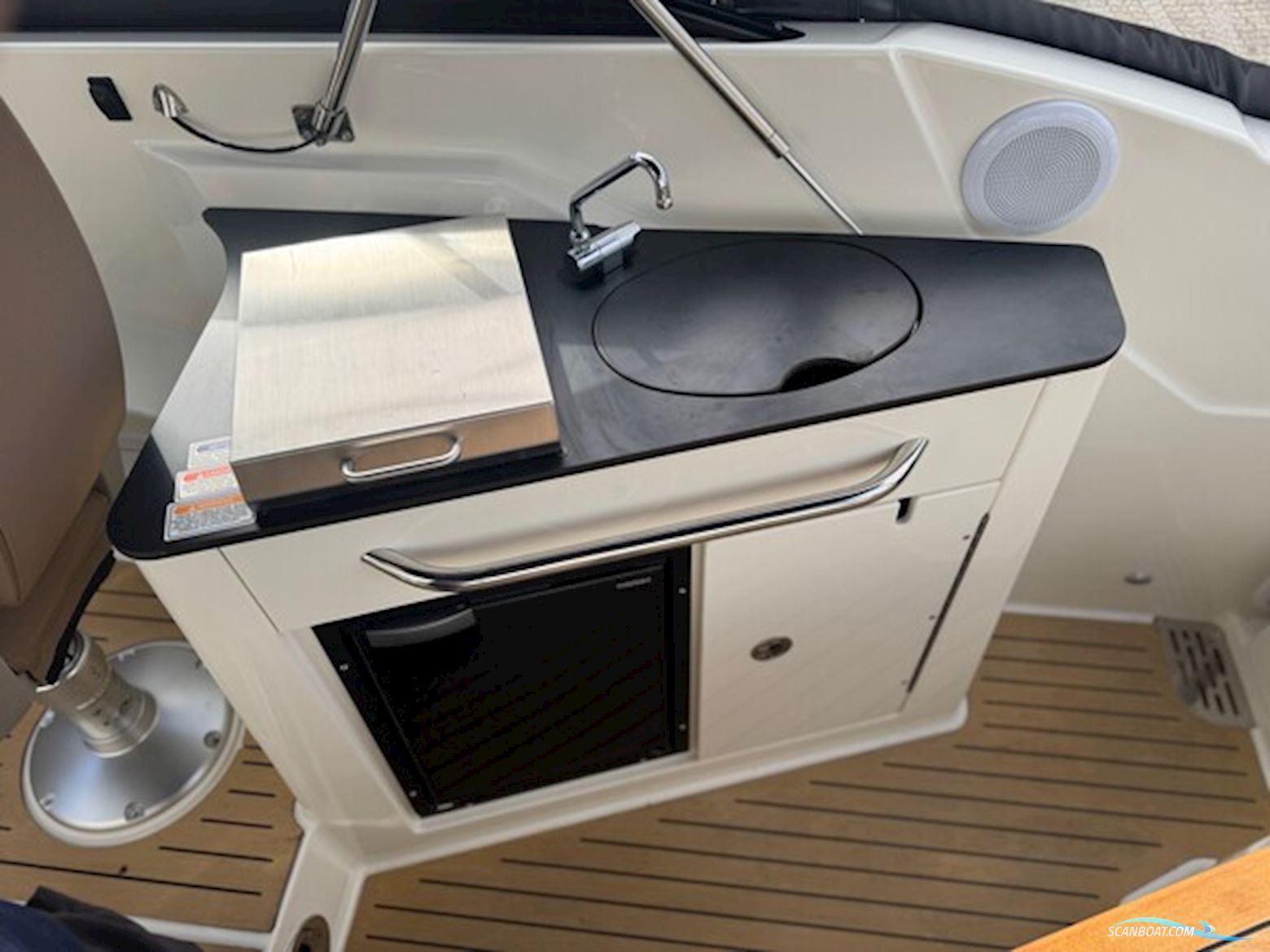 Quicksilver Activ 805 Cruiser med F300 Mercury Verado AM DS 4,6L V8 - Anvisningssalg