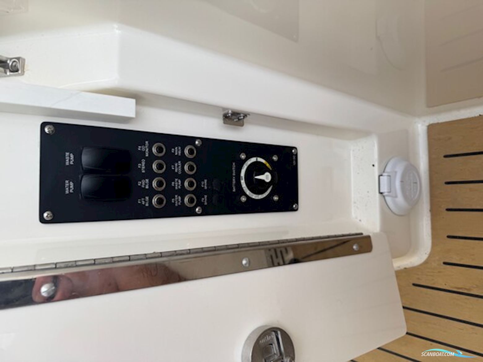 Quicksilver Activ 805 Cruiser med F300 Mercury Verado AM DS 4,6L V8 - Anvisningssalg