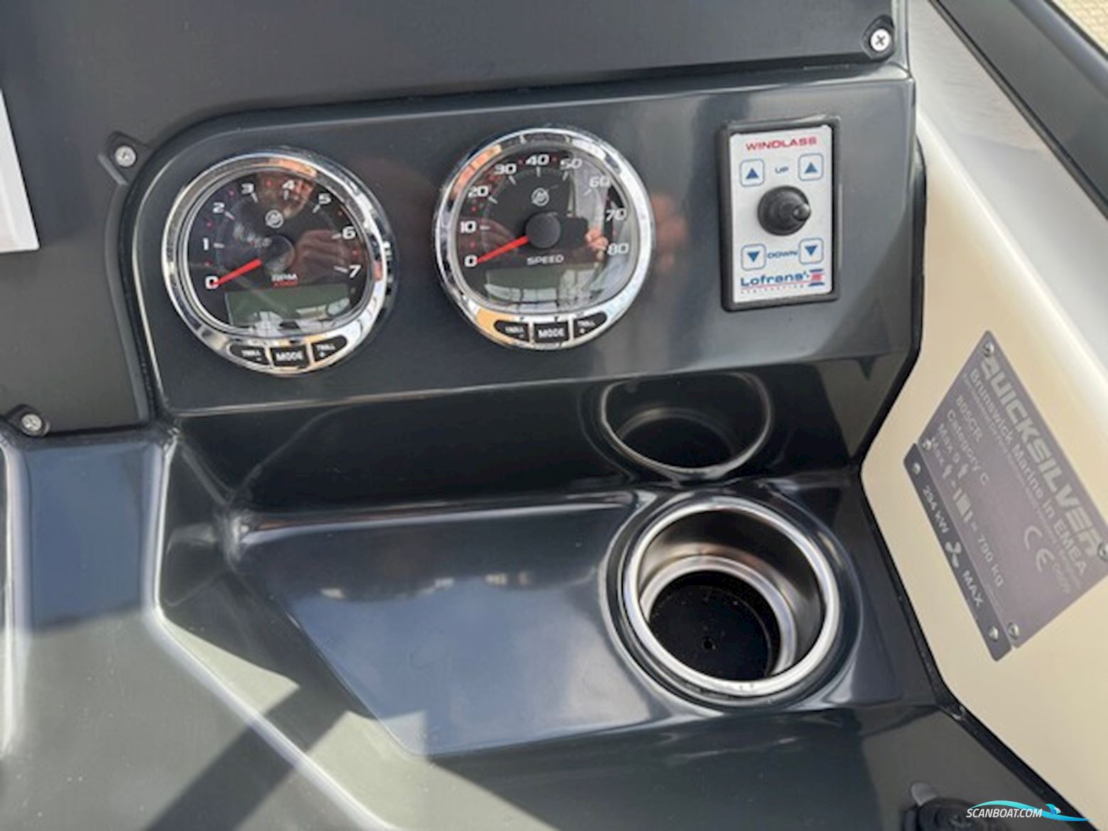 Quicksilver Activ 805 Cruiser Med F300 Mercury Verado AM DS 4,6L V8 - Solgt