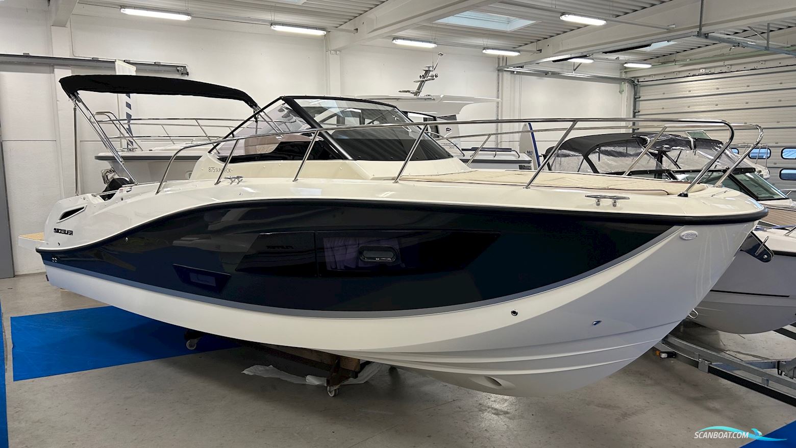 Quicksilver Activ 875 Sundeck