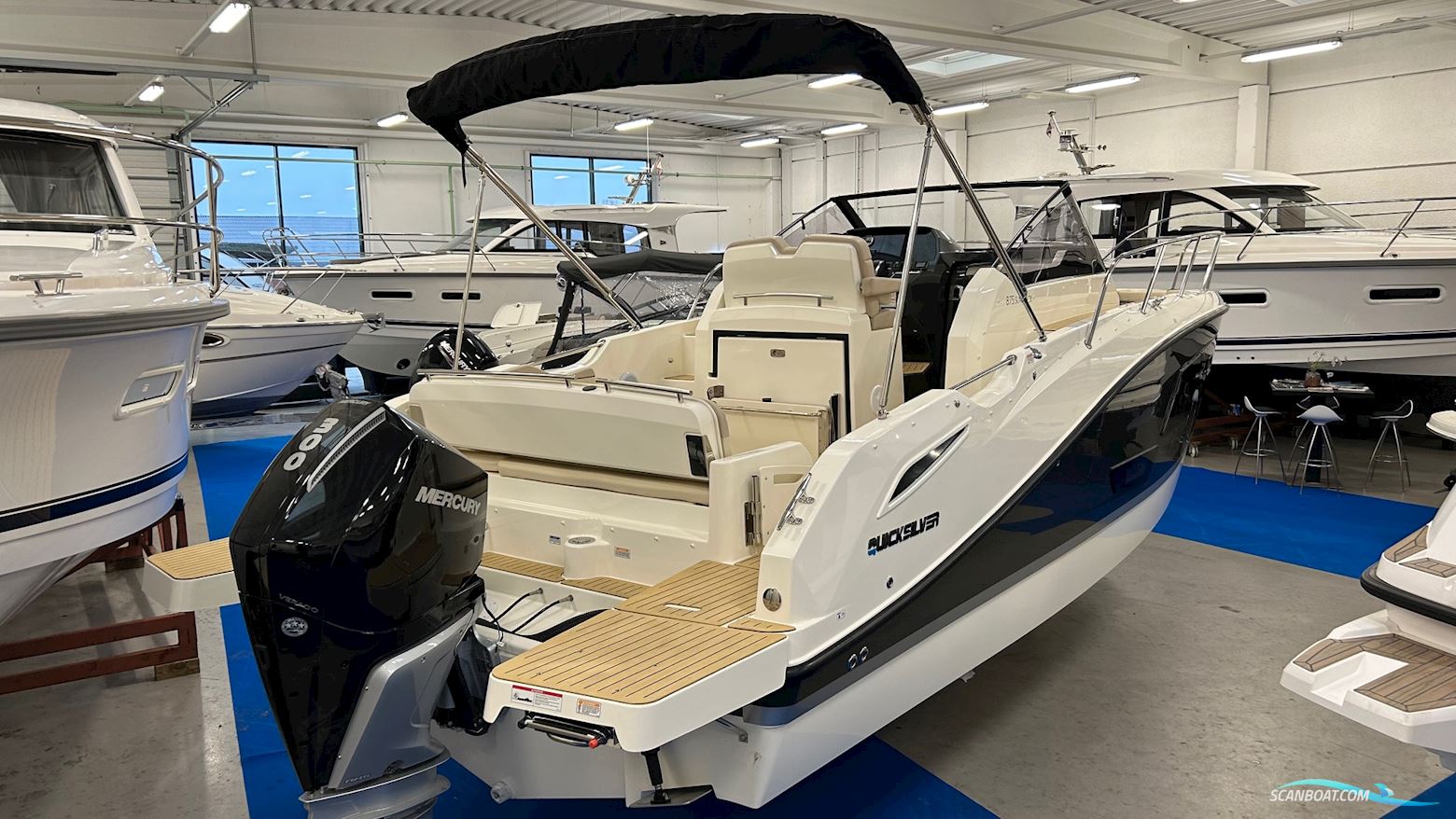 Quicksilver Activ 875 Sundeck